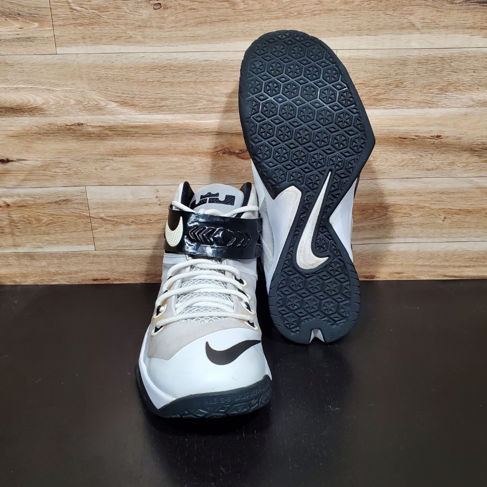 Nike LeBron Zoom Soldier 8 TB White Black Sneakers Men's Size 9 - Picture 10 of 12